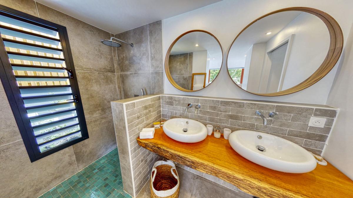 22.Location villa piscine vue mer Sainte Anne Guadeloupe